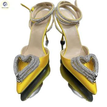 2023 Летние новые французские босоножки на нишевом ультра высоком каблуке в форме сердца со стразами на тонком каблуке с острым носком и плоскими пуговицами для женщин