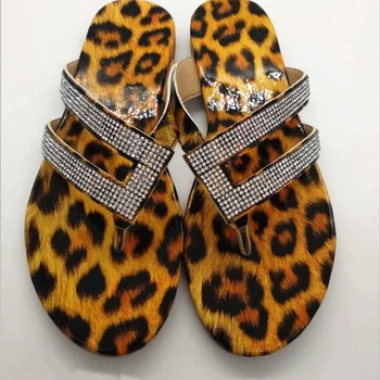 Леопардовые шлепанцы с украшением в виде кристаллов, женские вьетнамки с заколками, летние шлепанцы на плоской подошве со змеевидным рисунком, модные пляжные туфли
